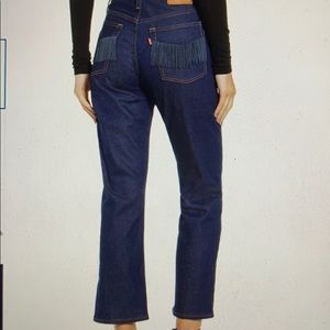NWT- Levi’s High Waisted Crop Straight Leg Jeans